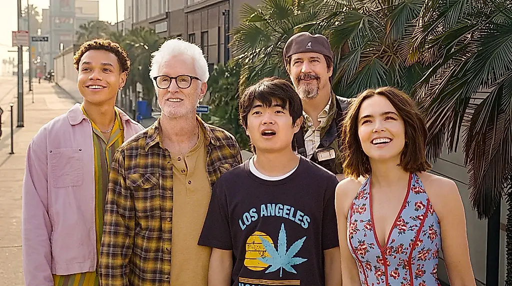 Zoey Deutch va a la caza de Jon Hamm