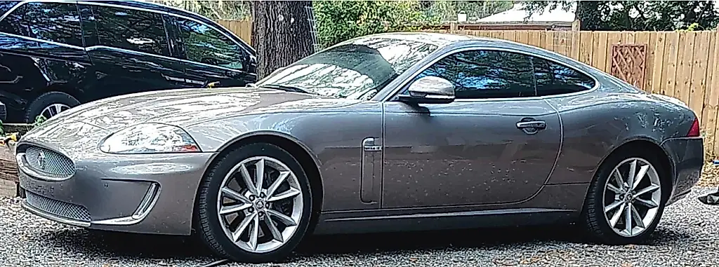 La bestia británica de saldo: Jaguar XKR 2011, ¿un Aston Martin para pobres?