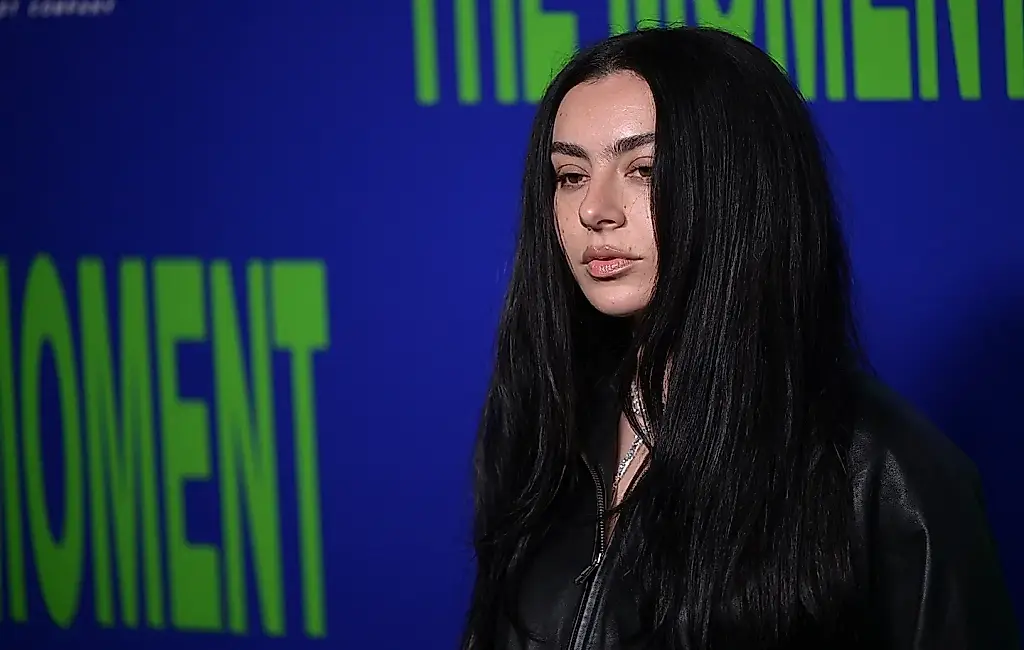 Charli XCX: el dancefloor ha muerto, viva el rock