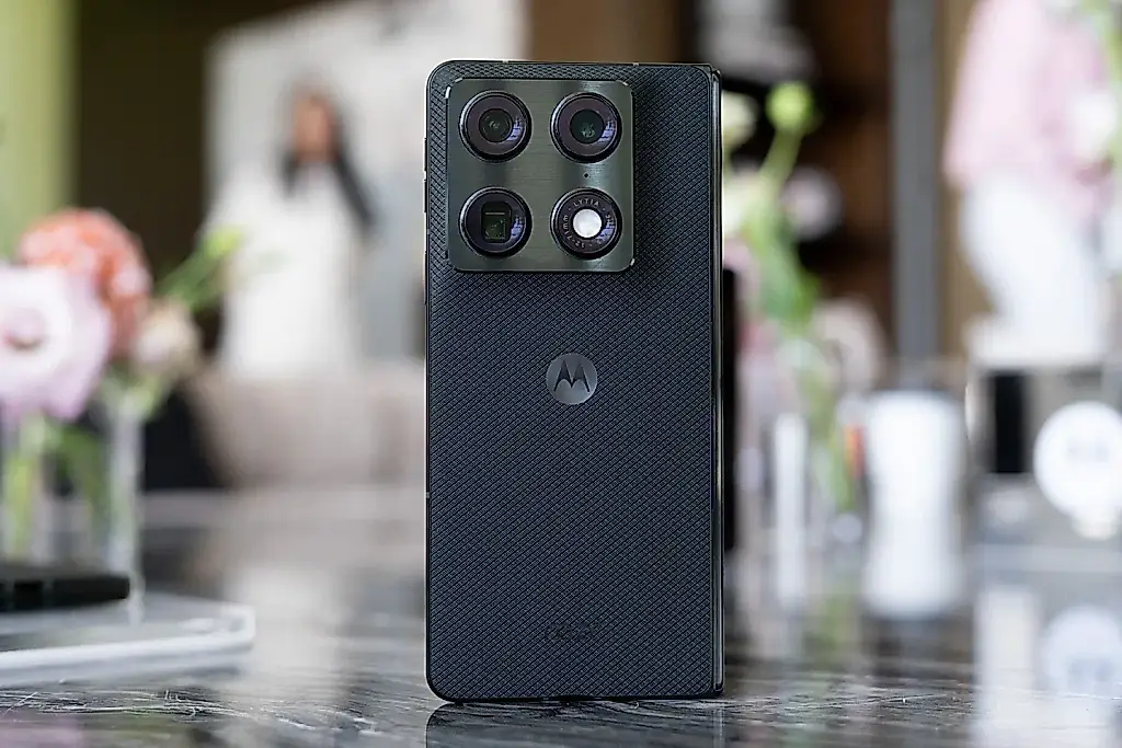 Motorola Razr Fold: цена, которая убивает надежду