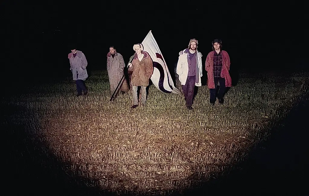 «El barro» como magia: Swim Deep lanza un himno de amor conmovedor