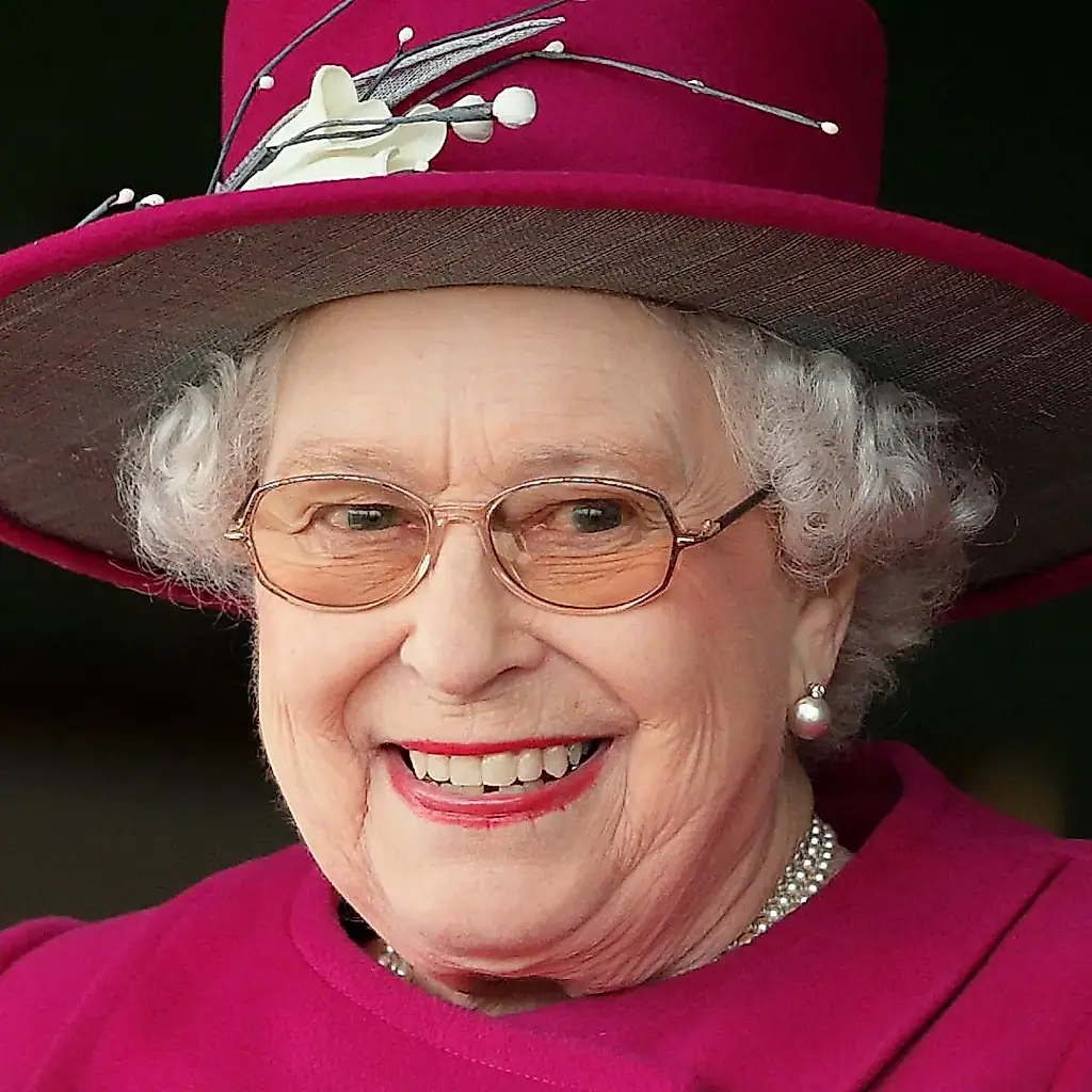 El biógrafo real revela que Isabel II pedía que la despertaran por la noche por un acontecimiento inesperado