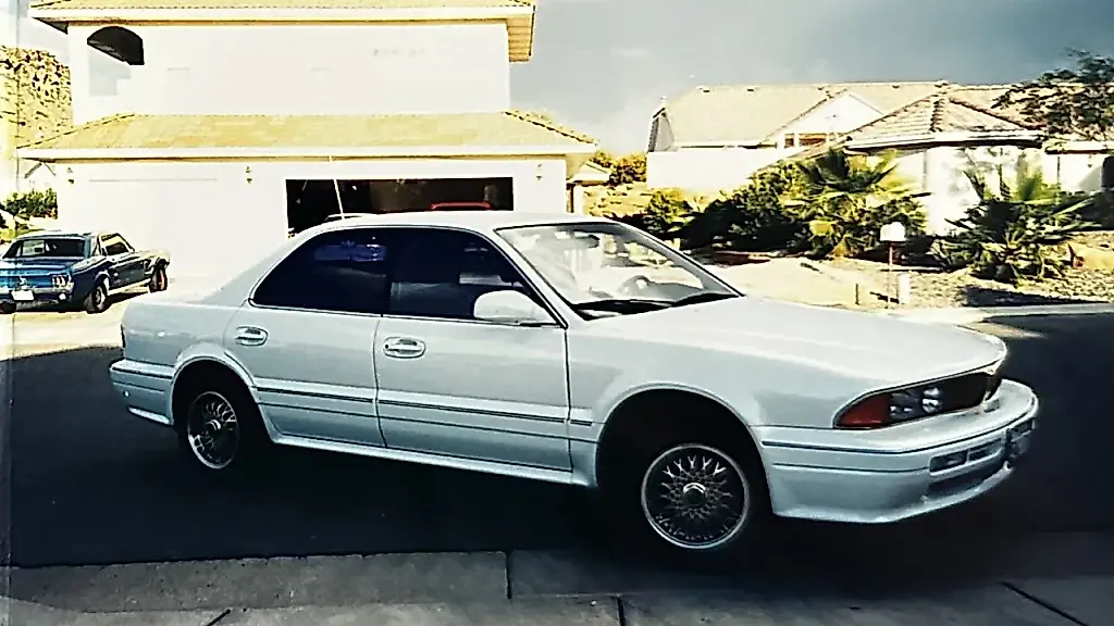 Mitsubishi Diamante de 1992: nostalgia tecnológica