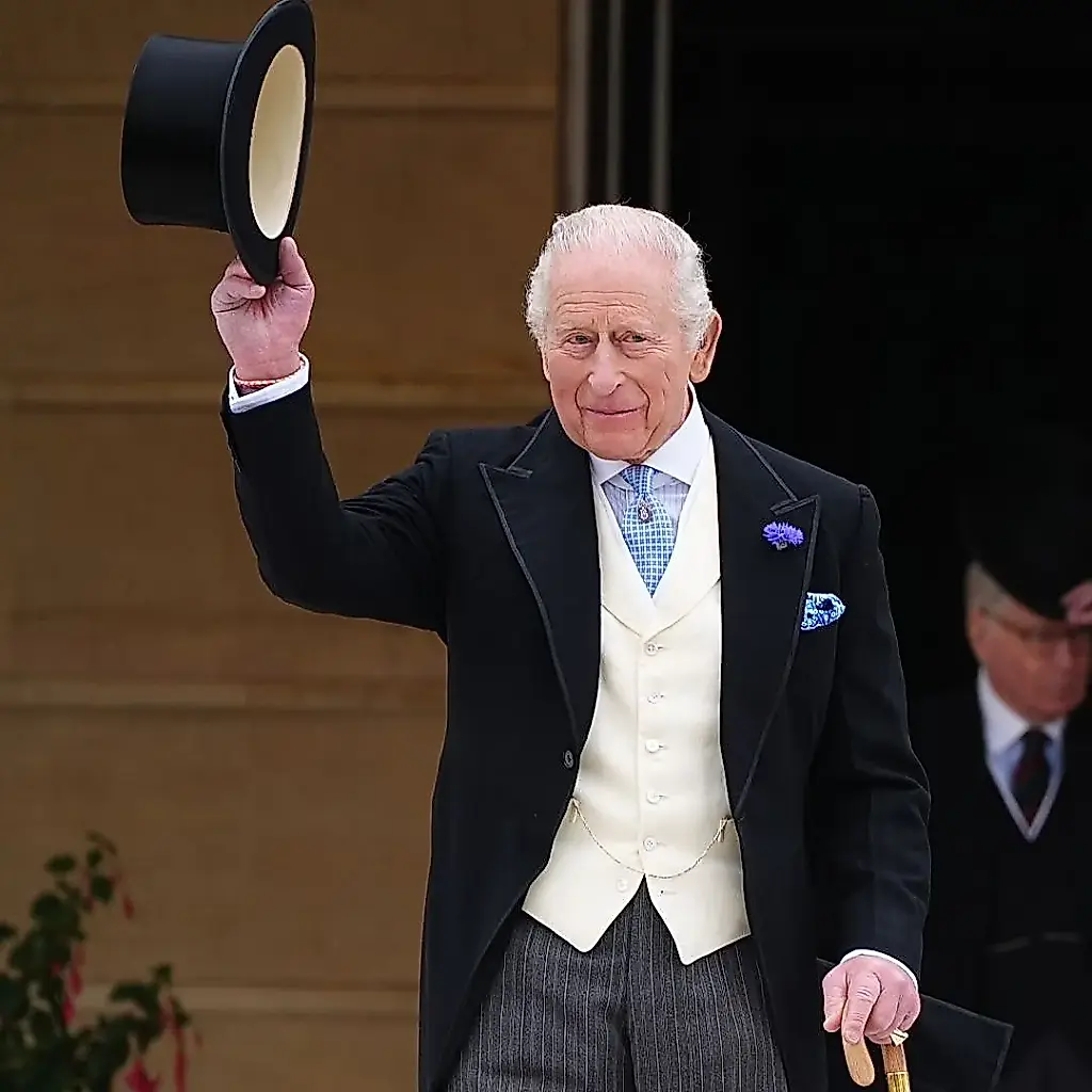 Un VIP inesperado en el aniversario de la coronación de Carlos III