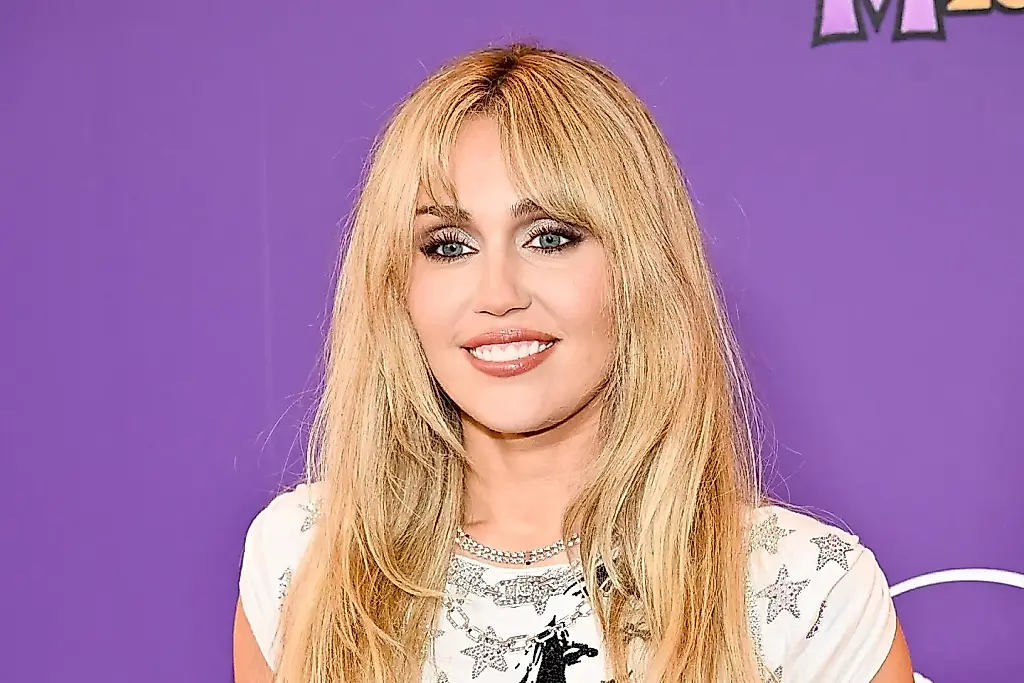 Miley Cyrus recibe una estrella en el Paseo de la Fama de Hollywood