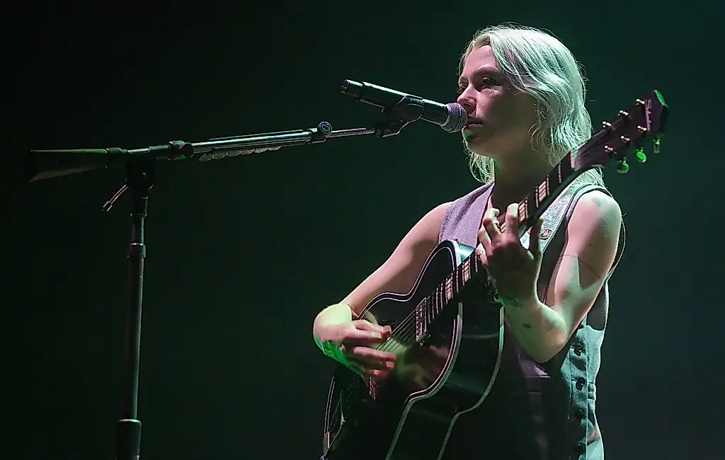 Phoebe Bridgers vuelve: nuevas canciones, lágrimas y ovnis en Nuevo México