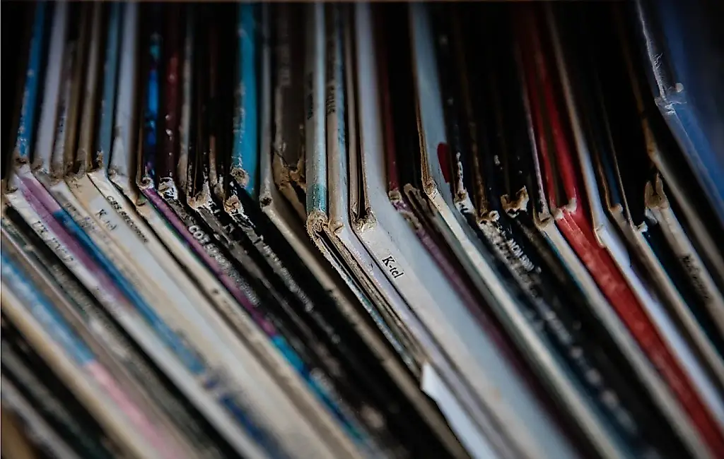 Gran redada en Luton: la policía incauta 6.500 discos de vinilo falsificados