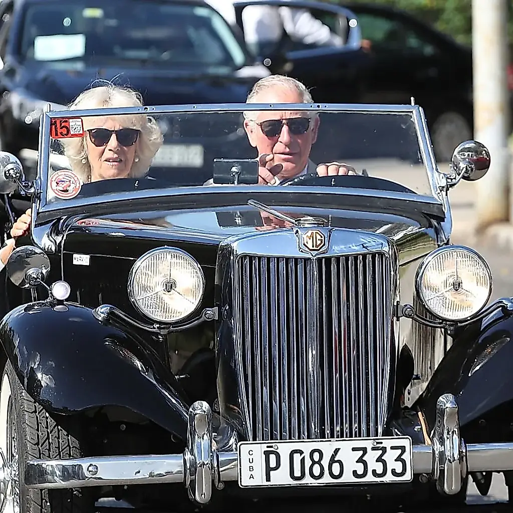 Un antiguo mayordomo real cuenta qué detesta el rey Charles en su coche y cómo la reina Camilla incumple esa norma en el suyo