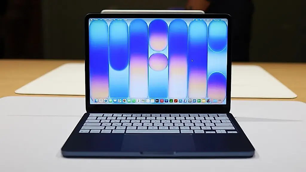 Самый дешёвый и яркий MacBook