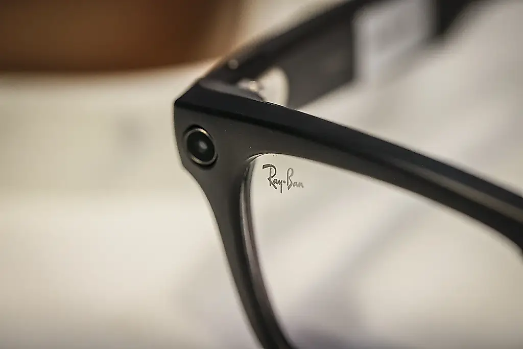 Ojos ajenos tras tus gafas