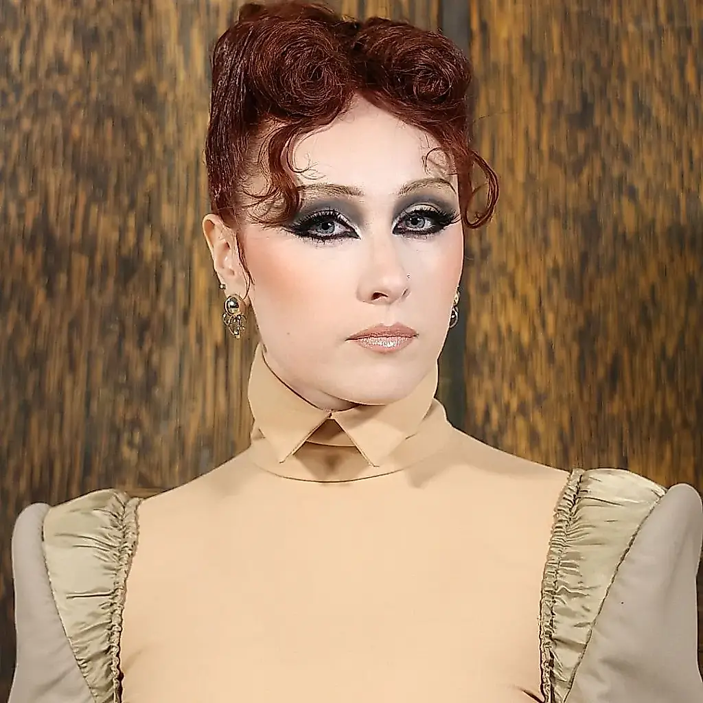 Chappell Roan cambia de imagen en el desfile de Mugler