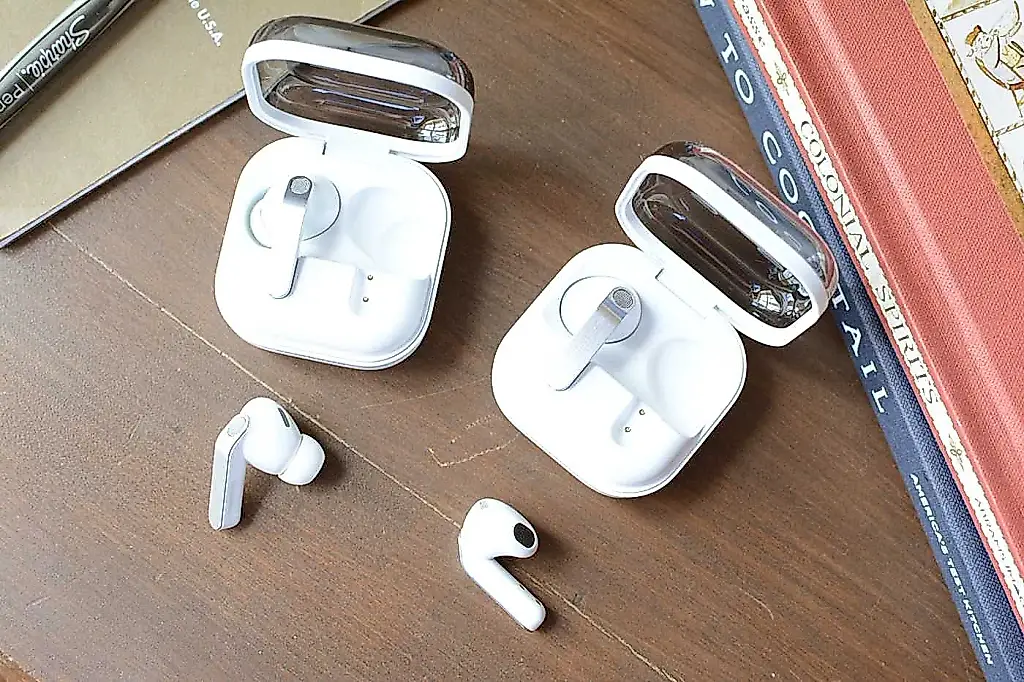 Galaxy Buds 4 y 4 Pro: un paso adelante y dos atrás