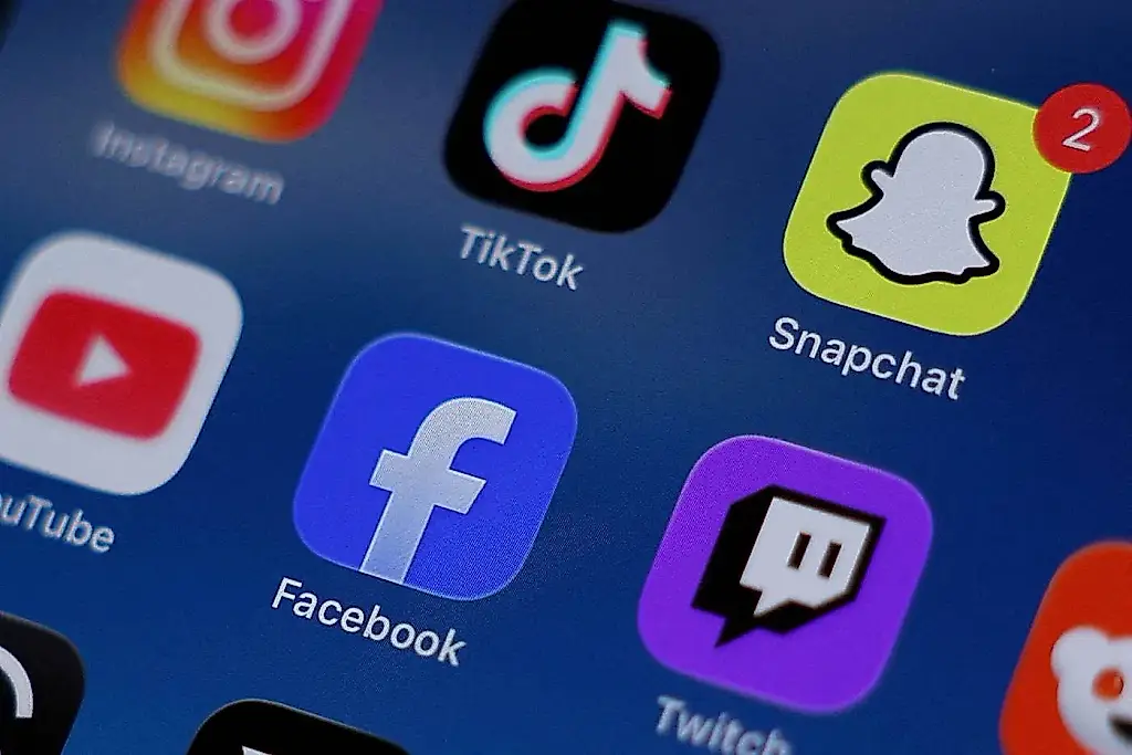 Indonesia expulsa a los adolescentes de las redes sociales