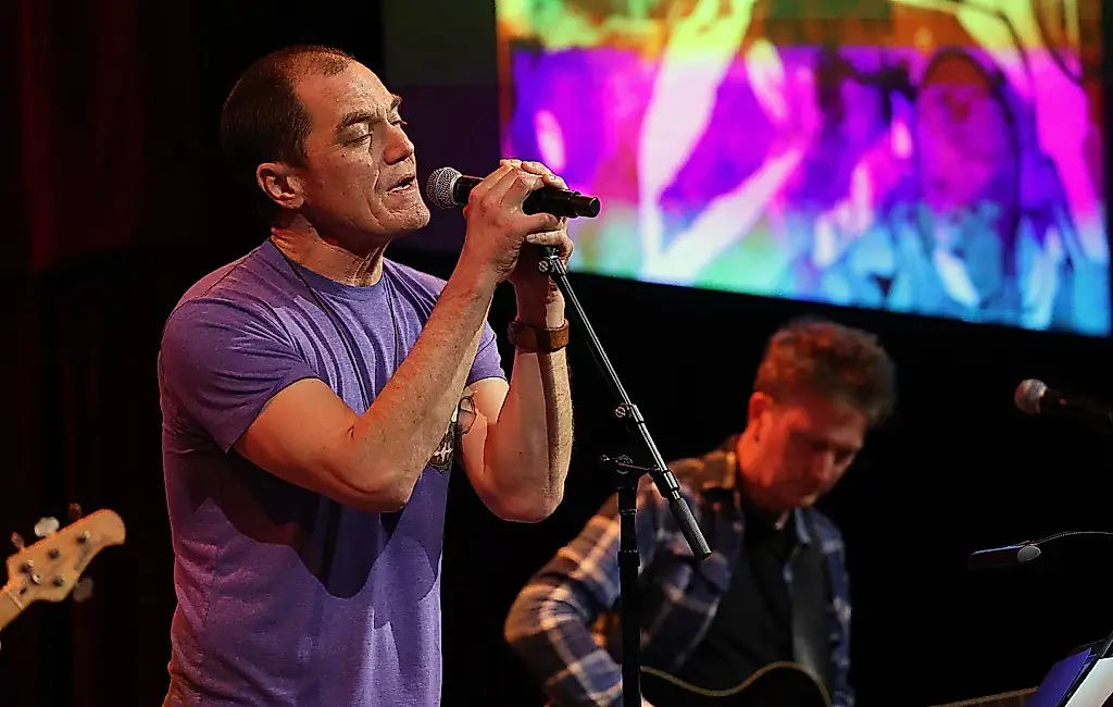 Michael Stipe vuelve a actuar con Shannon y Narducy