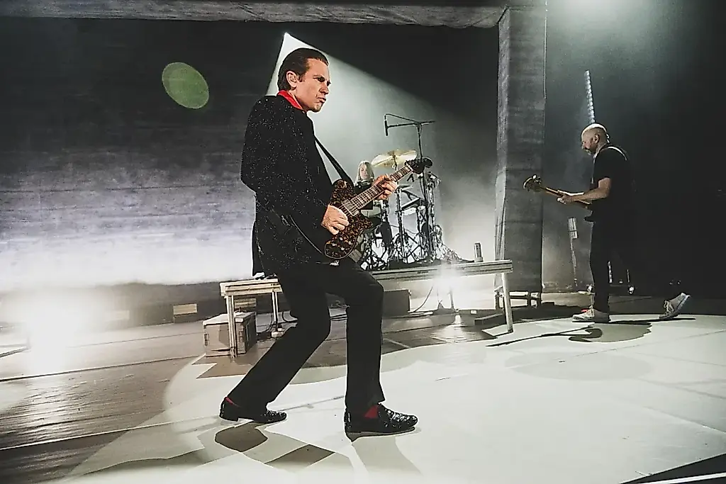 Rockeros contra la propaganda bélica