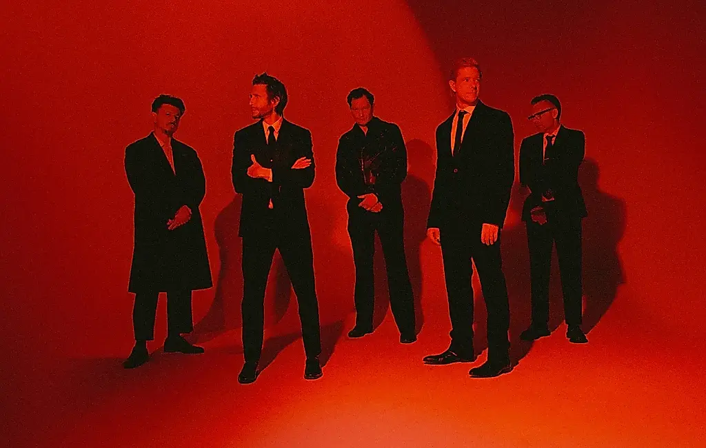 Interpol arranca sin sorpresas