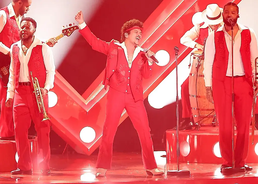 Bruno Mars y su idilio con las listas