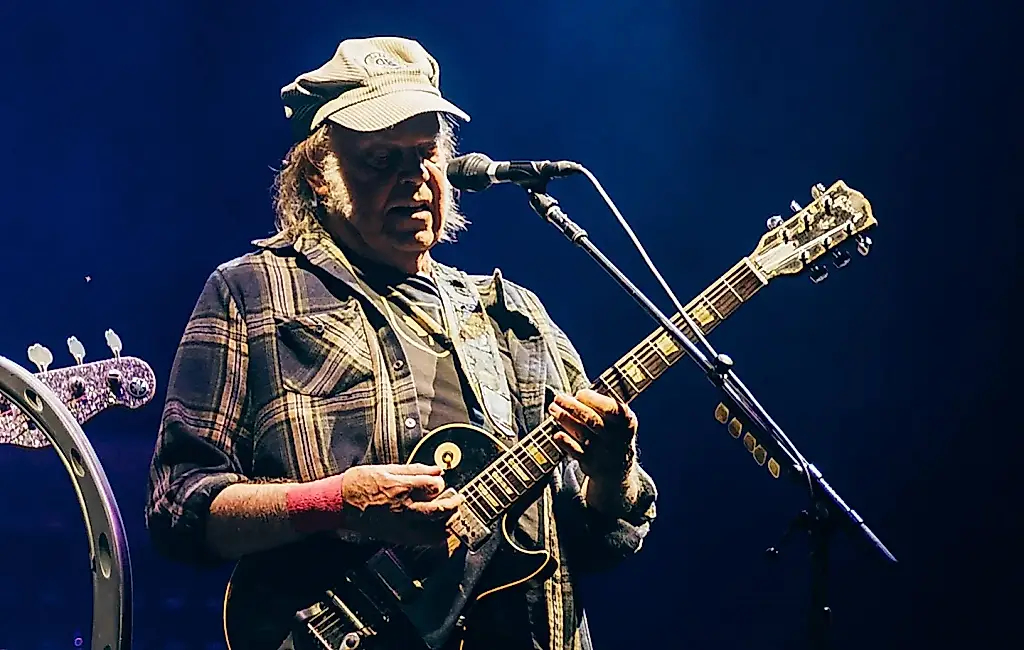 Neil Young vuelve a la carga