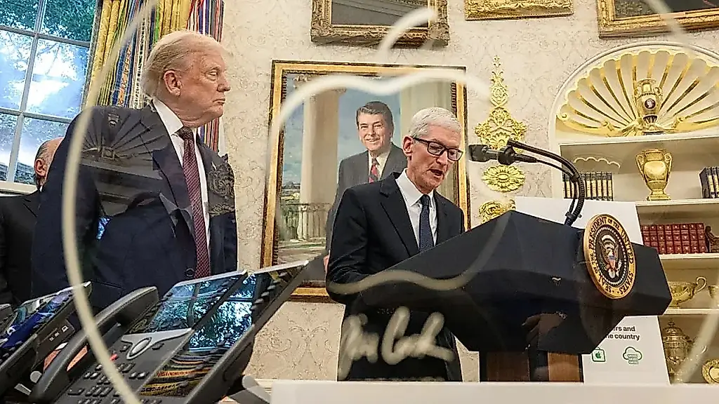 El regalo de Cook a Trump