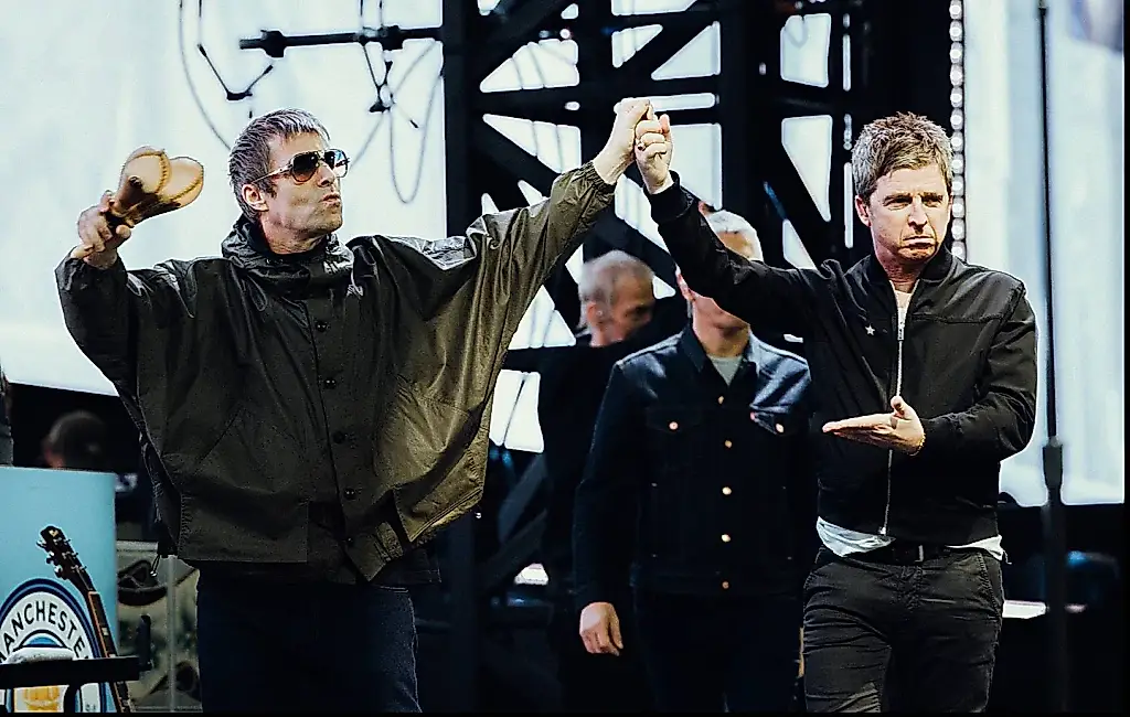 Los hermanos Gallagher vuelven a coincidir en las gradas