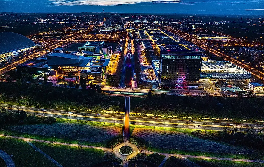 Город спасает сцены