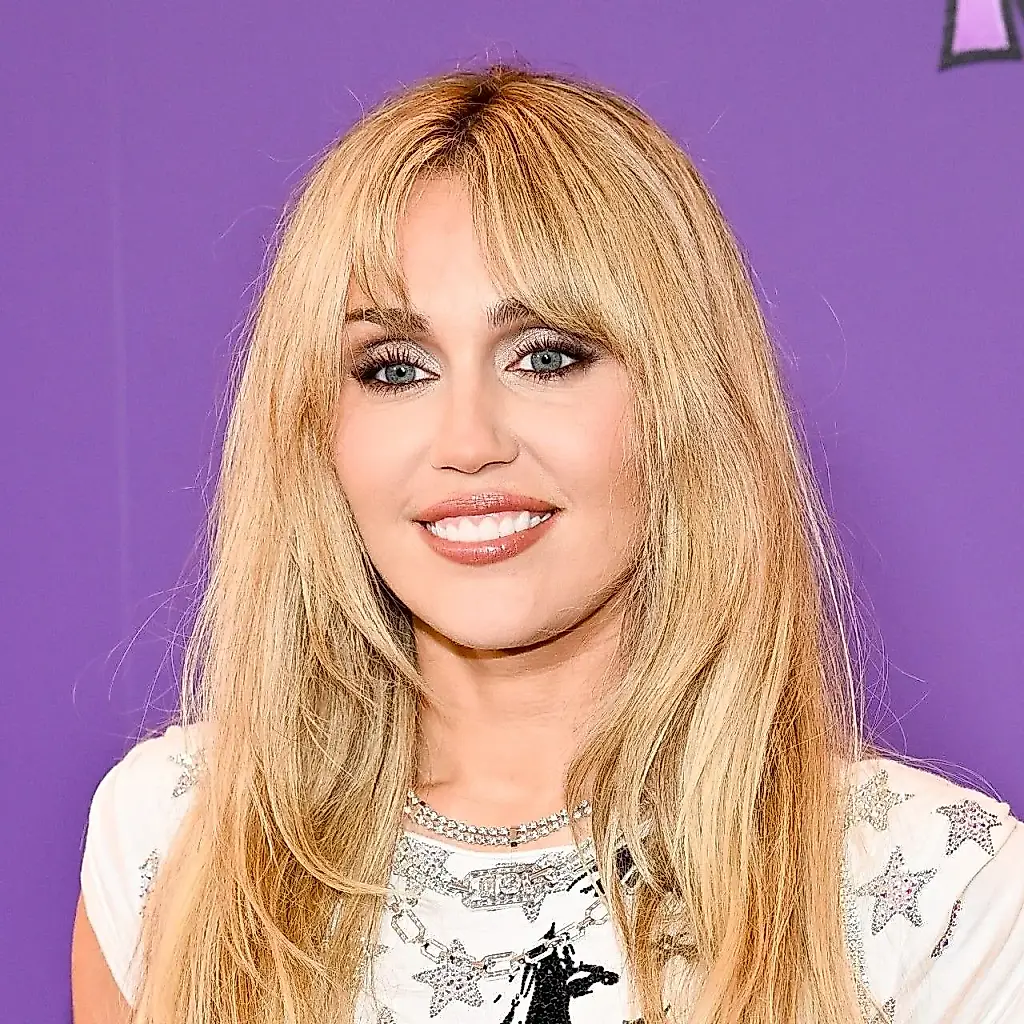Lo único neutro del look de Miley Cyrus es su manicura