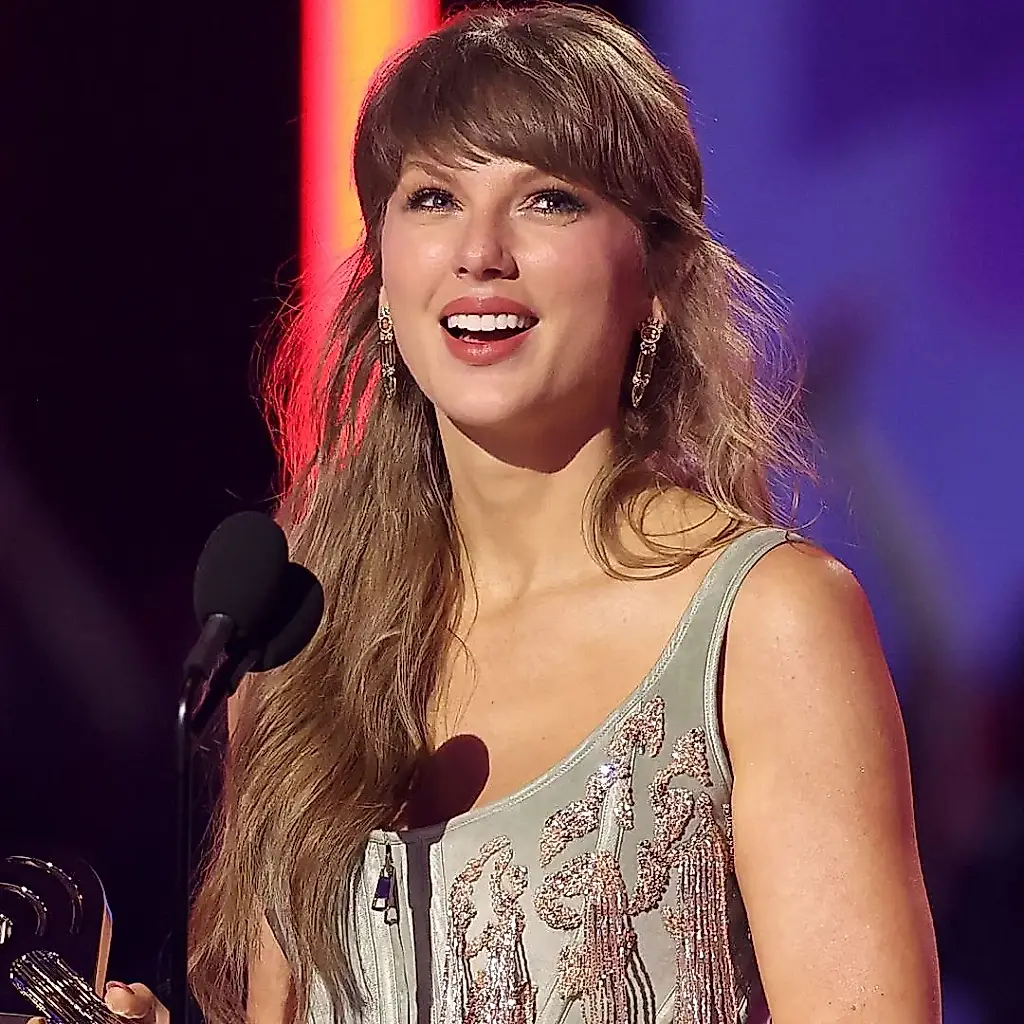 El cambio secreto de zapatos de Taylor