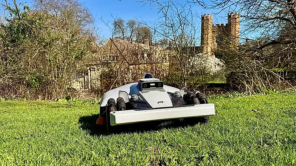 El robot cortacésped que lo confundió todo