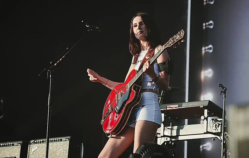 Wolf Alice en SNL UK: ruido, rock y piedras con forma de patata