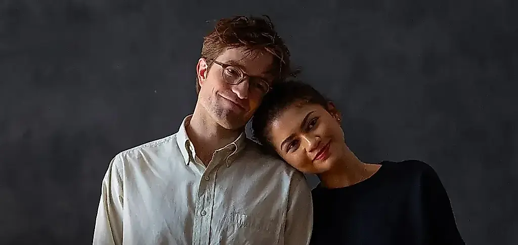 Роберт Паттинсон и Zendaya в самой странной романтической комедии года