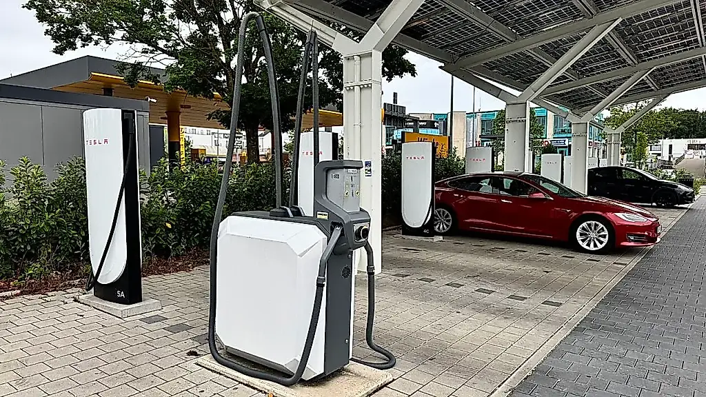 Tesla instala aspiradores en sus estaciones de carga