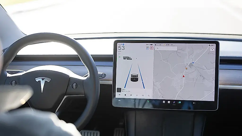 Un Tesla en piloto automático se estrelló contra una casa en Texas y mató a una persona