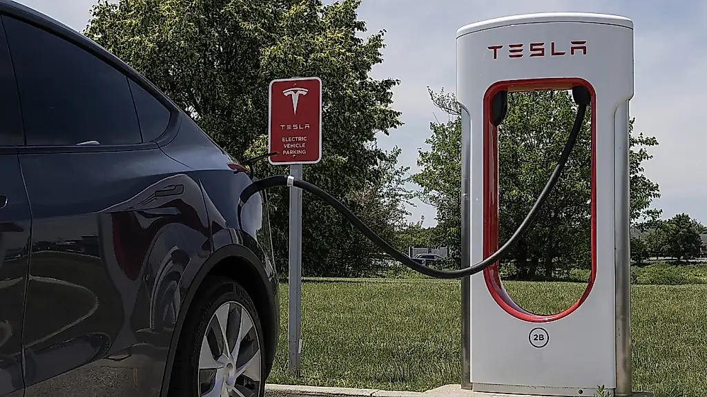 Семья подает в суд из-за гибели в аварии с Tesla в Техасе