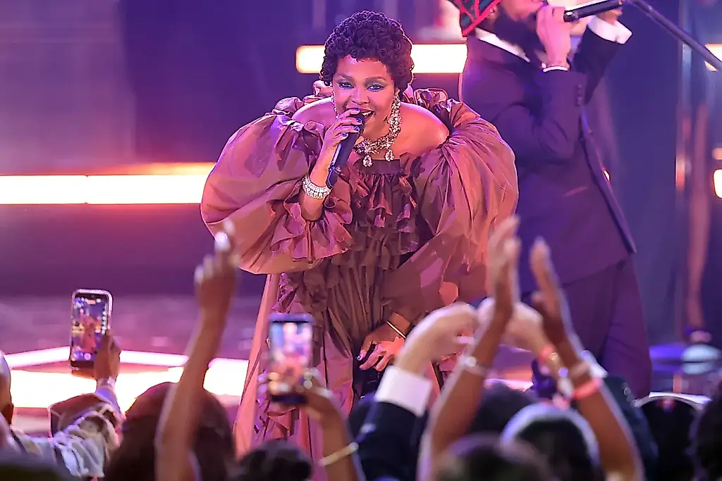 Un homenaje a Lauryn Hill: cómo los BET Awards 2026 dieron una lección magistral de sátira pop