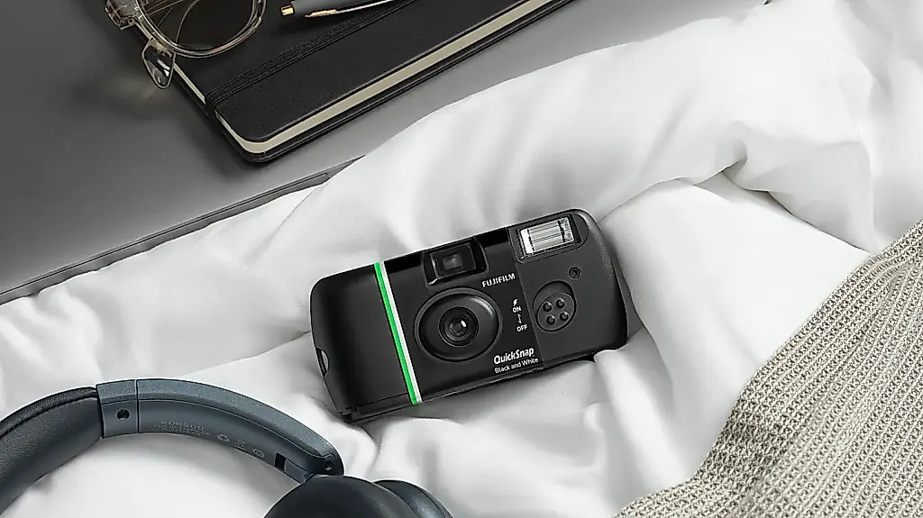 Fujifilm выпускает особые версии QuickSnap: водонепроницаемую и черно-белую