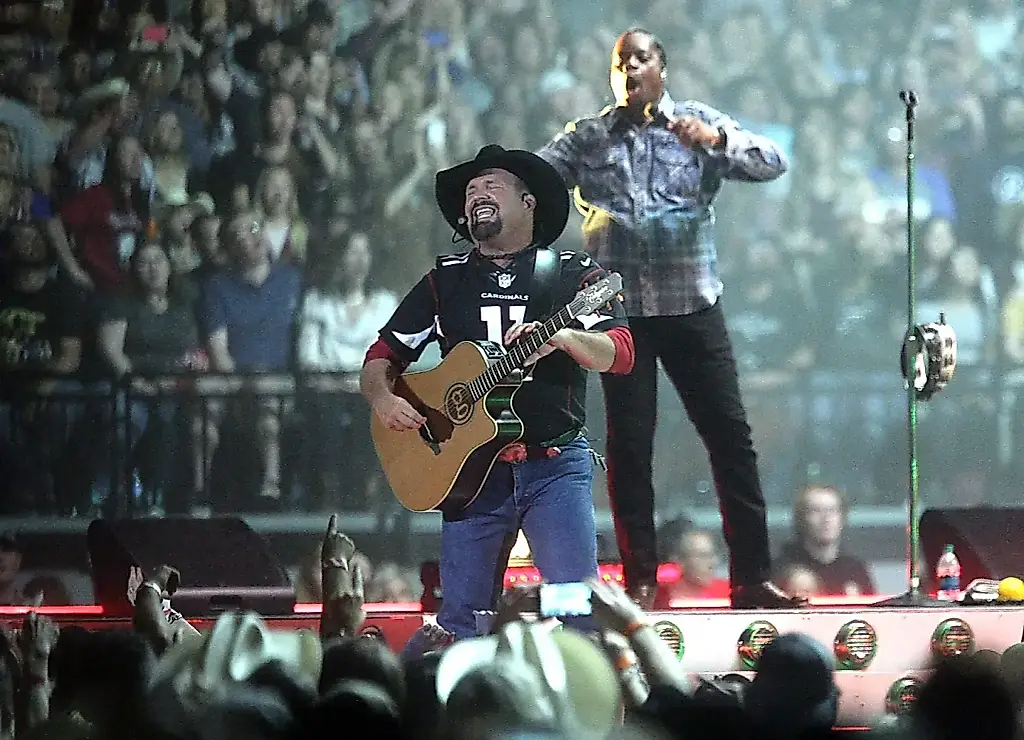 Garth Brooks emprende una nueva gira, Blame It All On My Roots