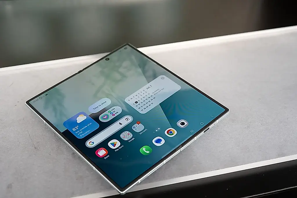 Samsung refuerza sus móviles híbridos con la nueva tecnología Flex Titanium