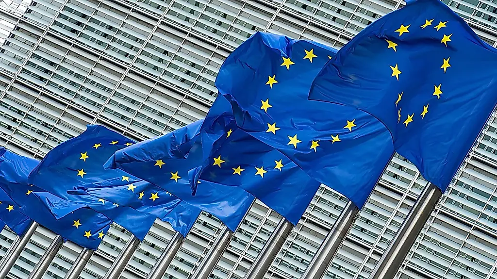 La Comisión Europea permite que los relojes inteligentes sigan sin baterías reemplazables