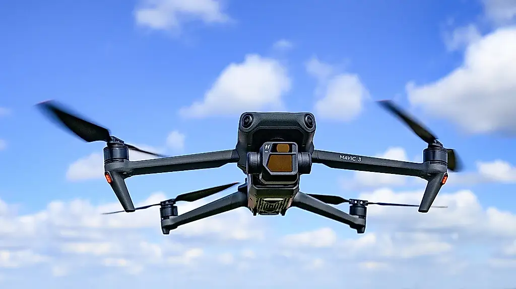 La FCC prohíbe vender drones DJI bajo marcas de terceros