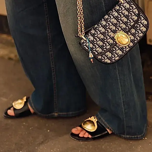 Estas sandalias de diseñador han sobrevivido a todas las tendencias del verano