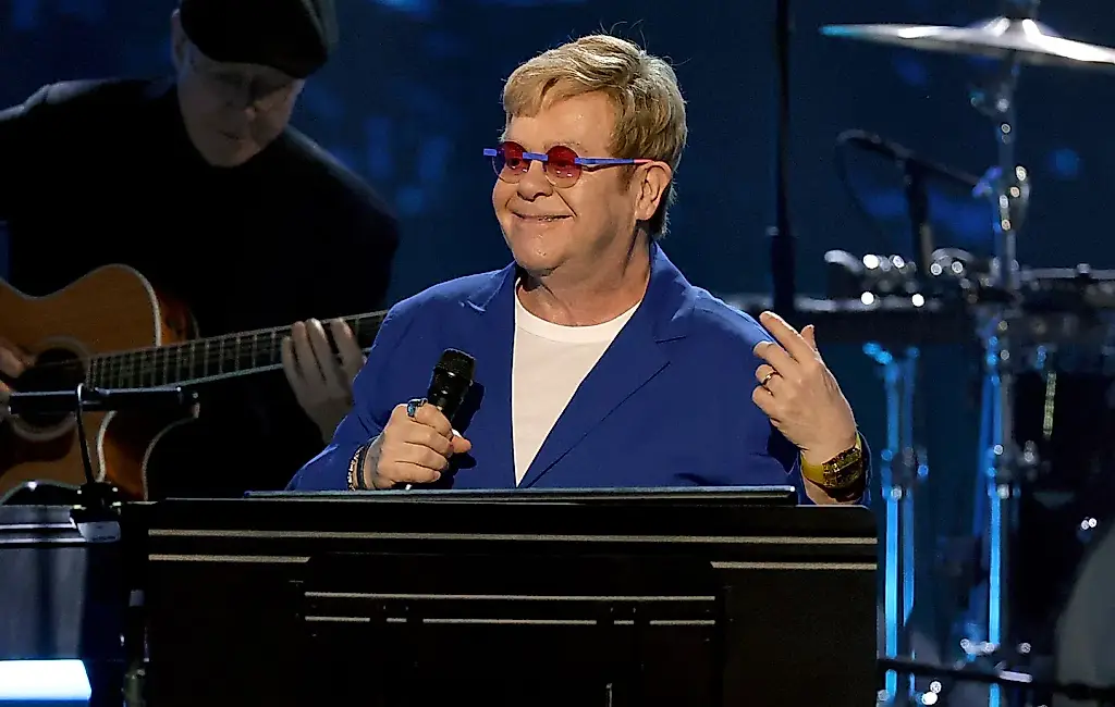 Elton John termina un nuevo álbum, distinto a todos los anteriores: «Es pura felicidad»