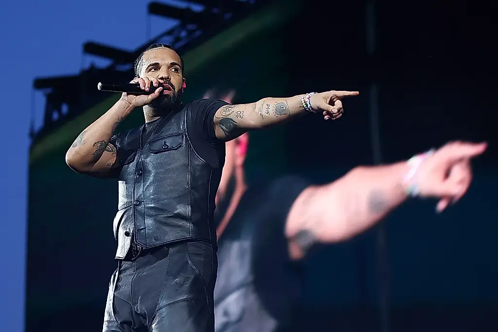 Drake arrasa en Spotify: ¡nuevo récord de reproducciones!