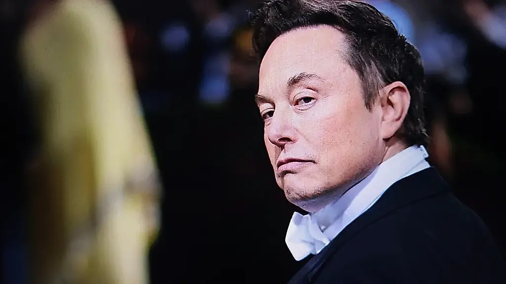 Elon Musk debe, al parecer, 420 dólares a unos cuantos empleados