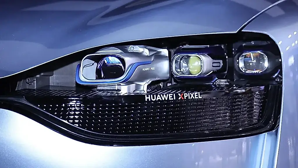 El futuro de los autocines: proyectores en los faros de Huawei