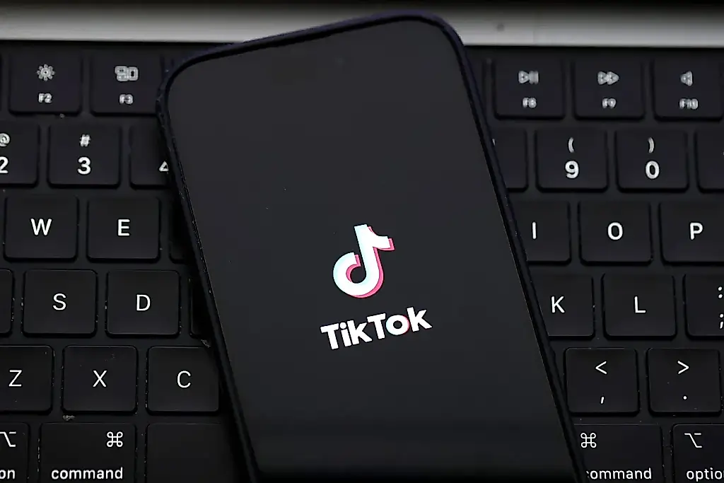 TikTok y Universal vuelven a darse la mano: la música regresa y la IA queda bajo vigilancia