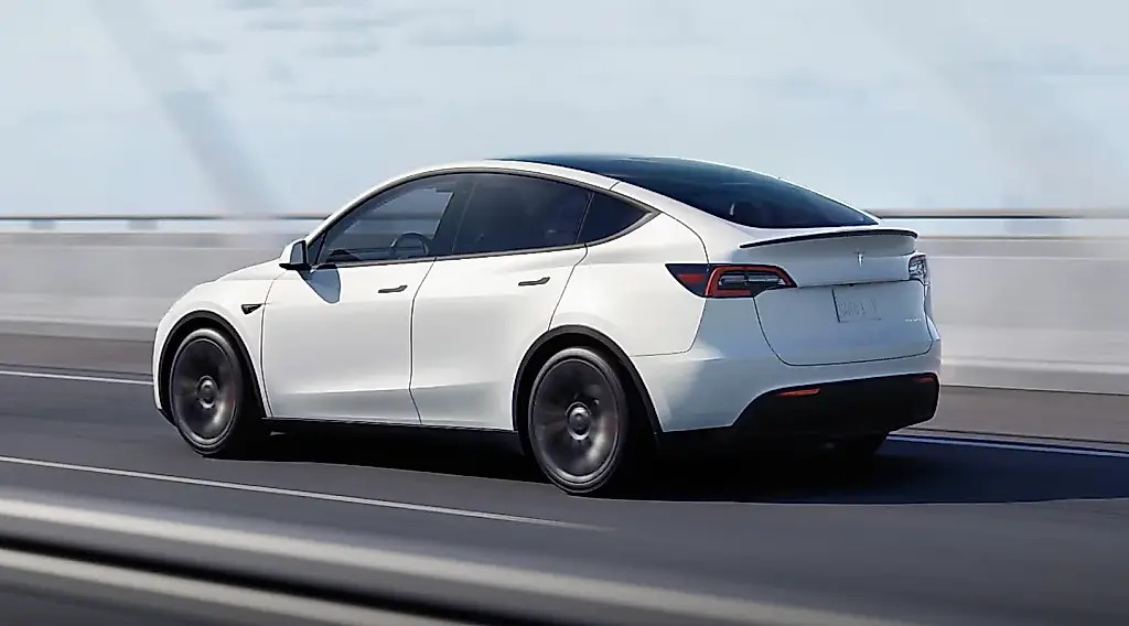 Tesla отзывает Model Y из-за отсутствия наклейки