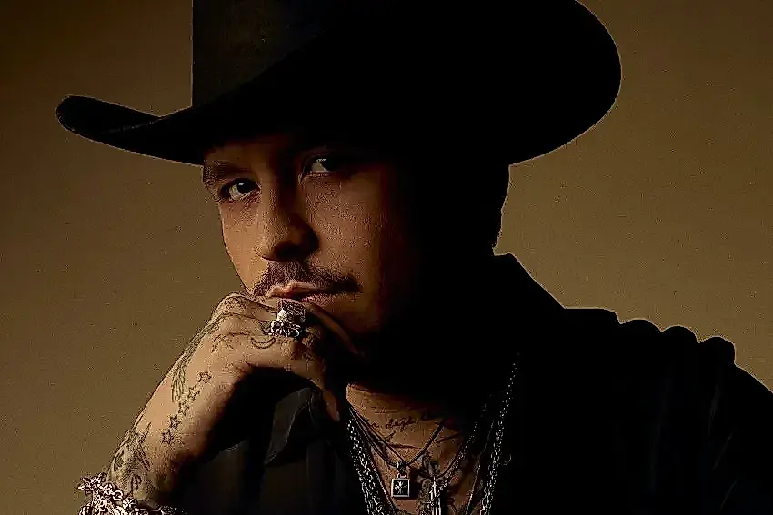 Christian Nodal iza la bandera blanca: nuevo álbum, Bandera Blanca