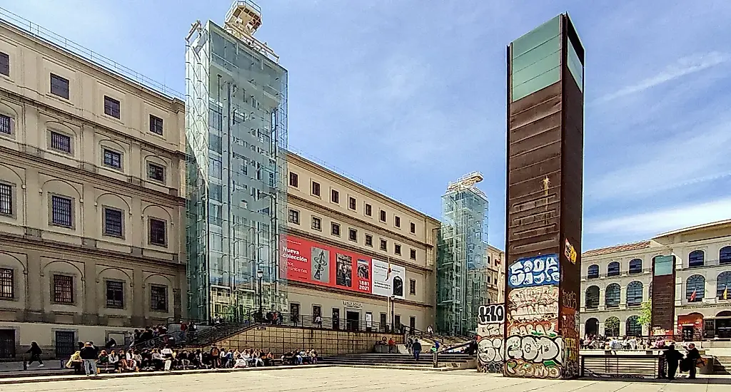 El Gobierno español amenaza con despedir al director del Museo Reina Sofía