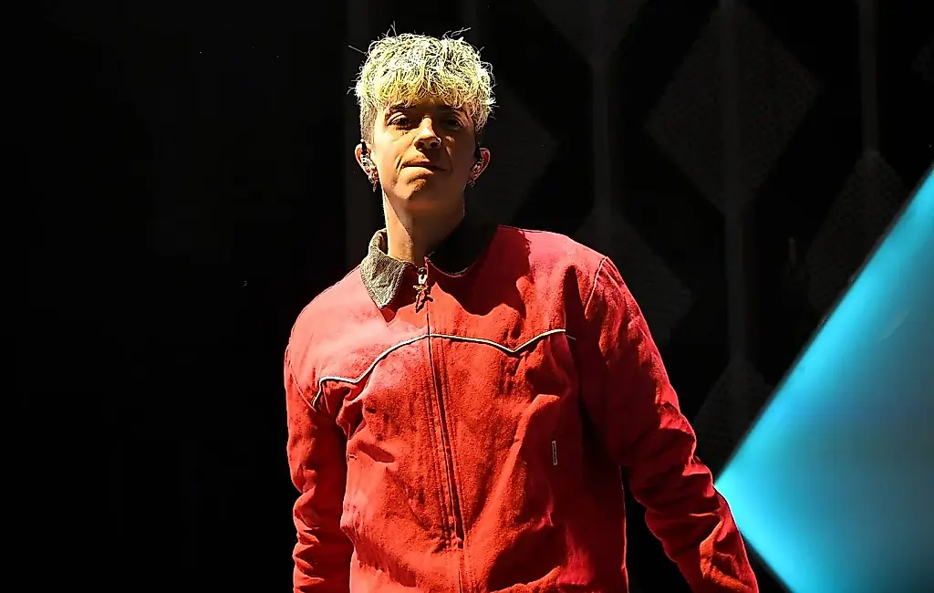 Conspiración en la dark web: el cantante de una boy band cuenta la verdad