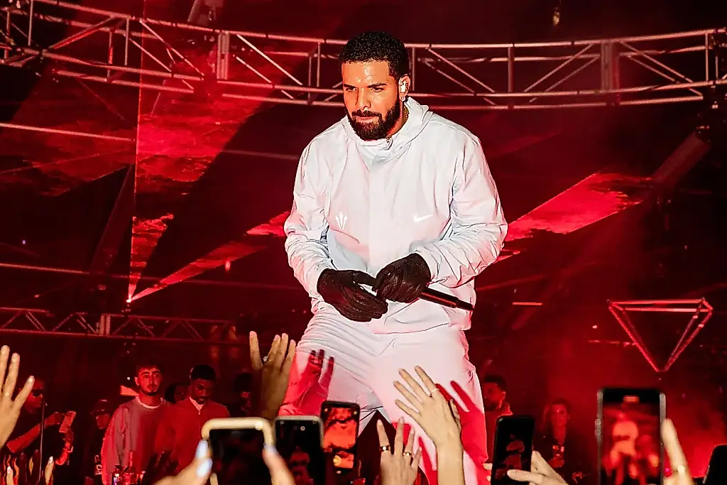Drake reescribe la historia de las listas ARIA